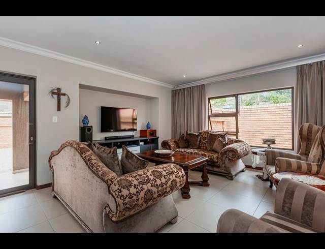 3 BEDROOM CLUSTER FOR SALE IN NEW REDRUTH